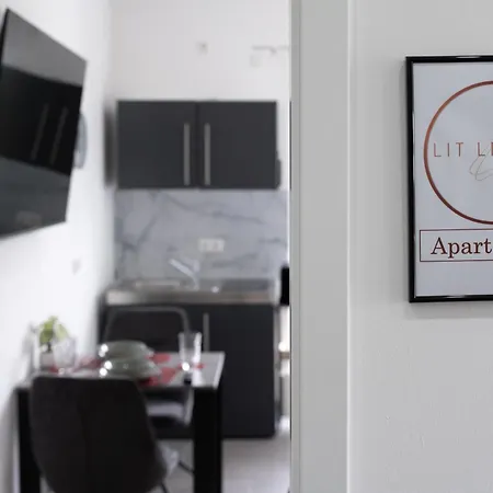 Apartment Lit Living *