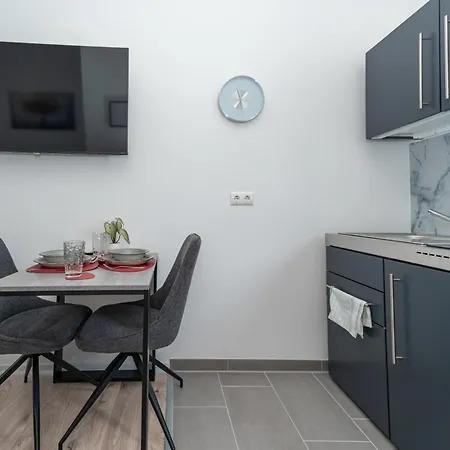 Lit Living - Fully Equipped - Box Spring - Parking - Business & Longstay Appartement *
