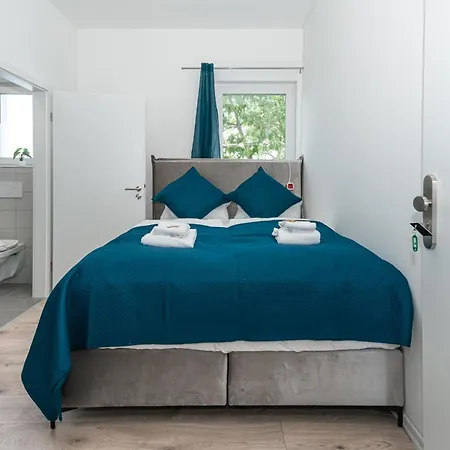 Lit Living - Fully Equipped - Box Spring - Parking - Business & Longstay *