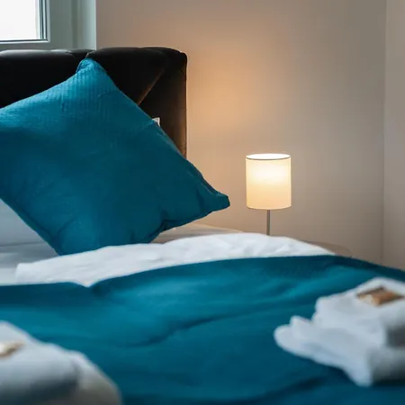 Lit Living - Fully Equipped - Box Spring - Parking - Business & Longstay