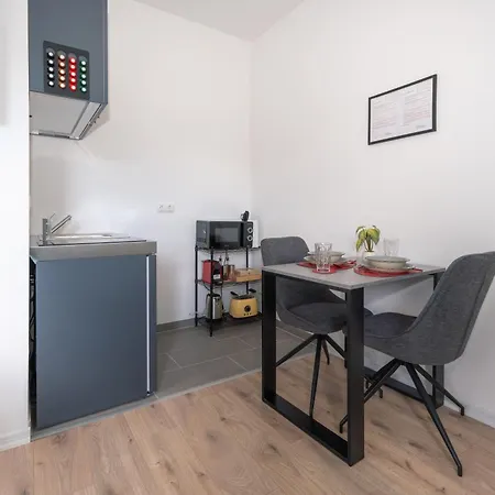Lit Living - Fully Equipped - Box Spring - Parking - Business & Longstay Altenstadt