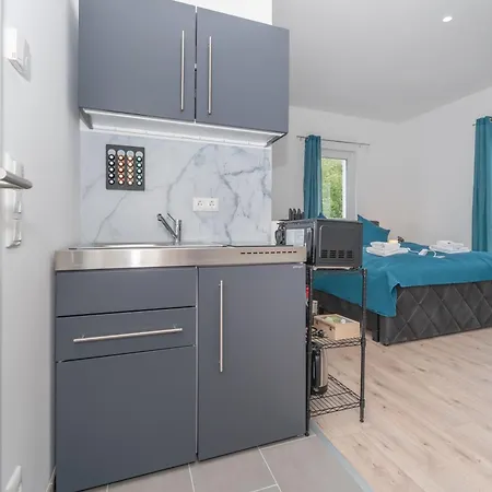 Lit Living - Fully Equipped - Box Spring - Parking - Business & Longstay