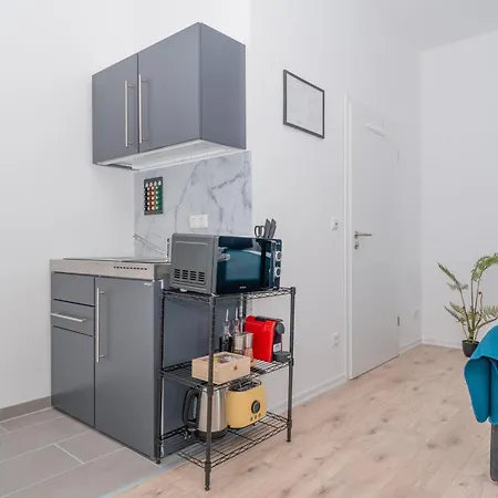 Lit Living - Fully Equipped - Box Spring - Parking - Business & Longstay