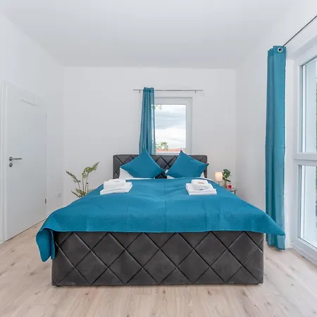 Lit Living - Fully Equipped - Box Spring - Parking - Business & Longstay *